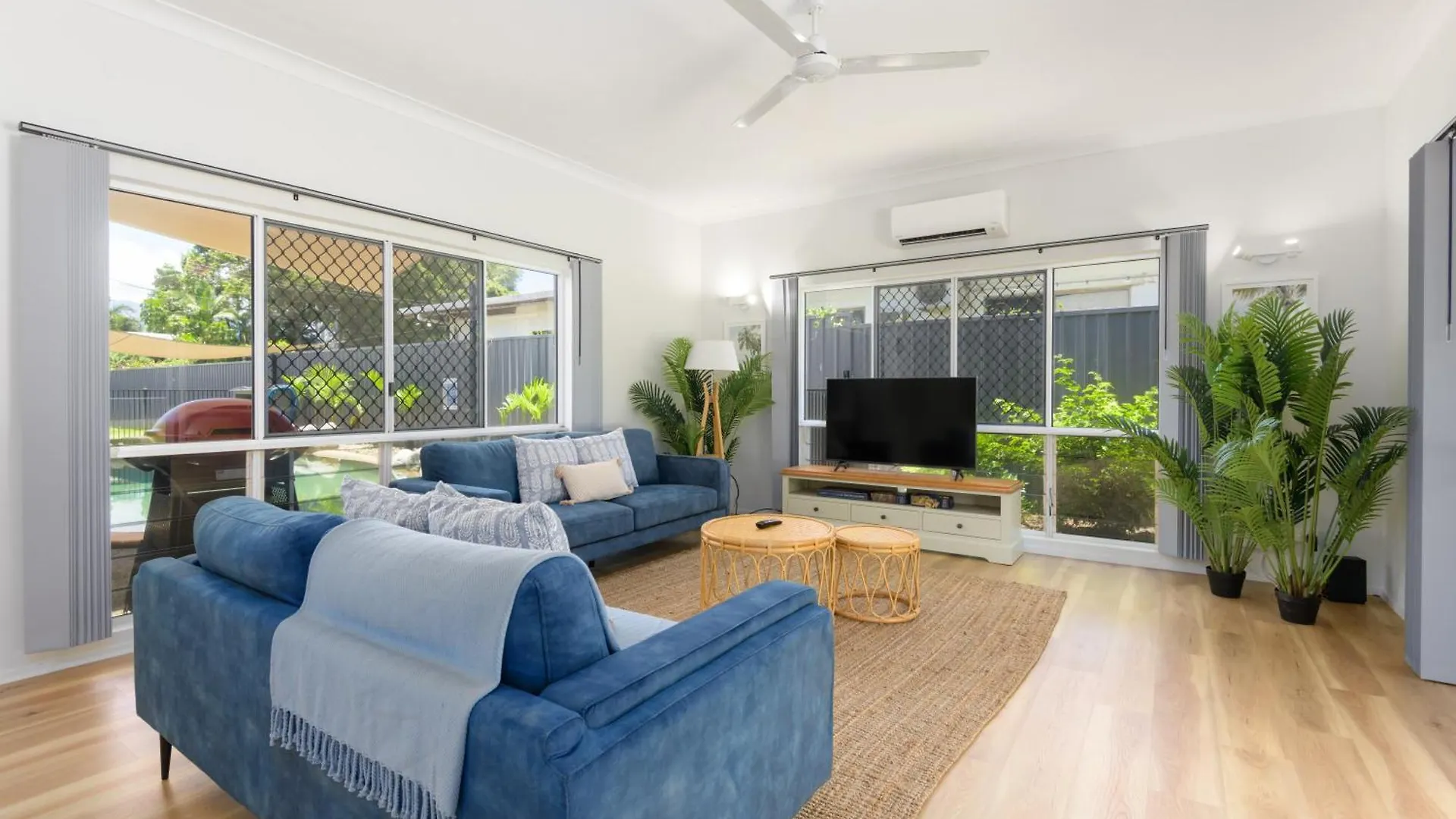 Absolute Beachfront Family Home - Cooya Newell Beach Australia