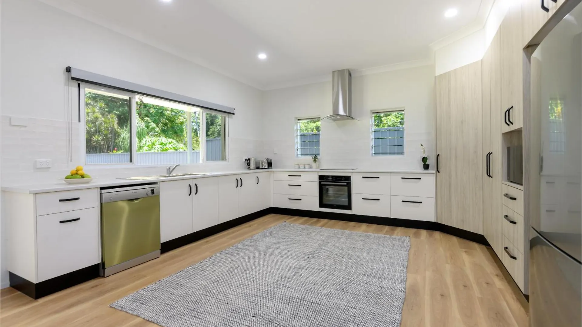 Absolute Beachfront Family Home - Cooya Newell Beach 0*,  Australia