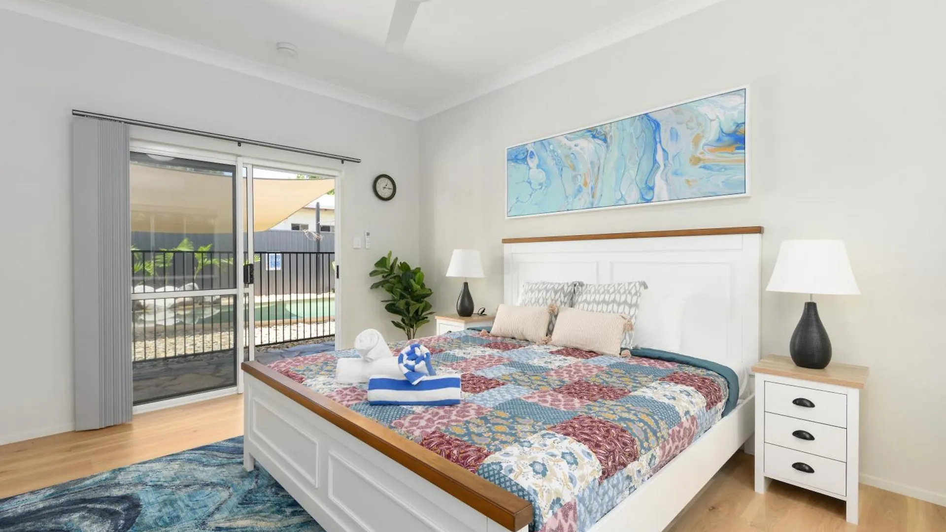 Holiday home Absolute Beachfront Family Home - Cooya Newell Beach Australia