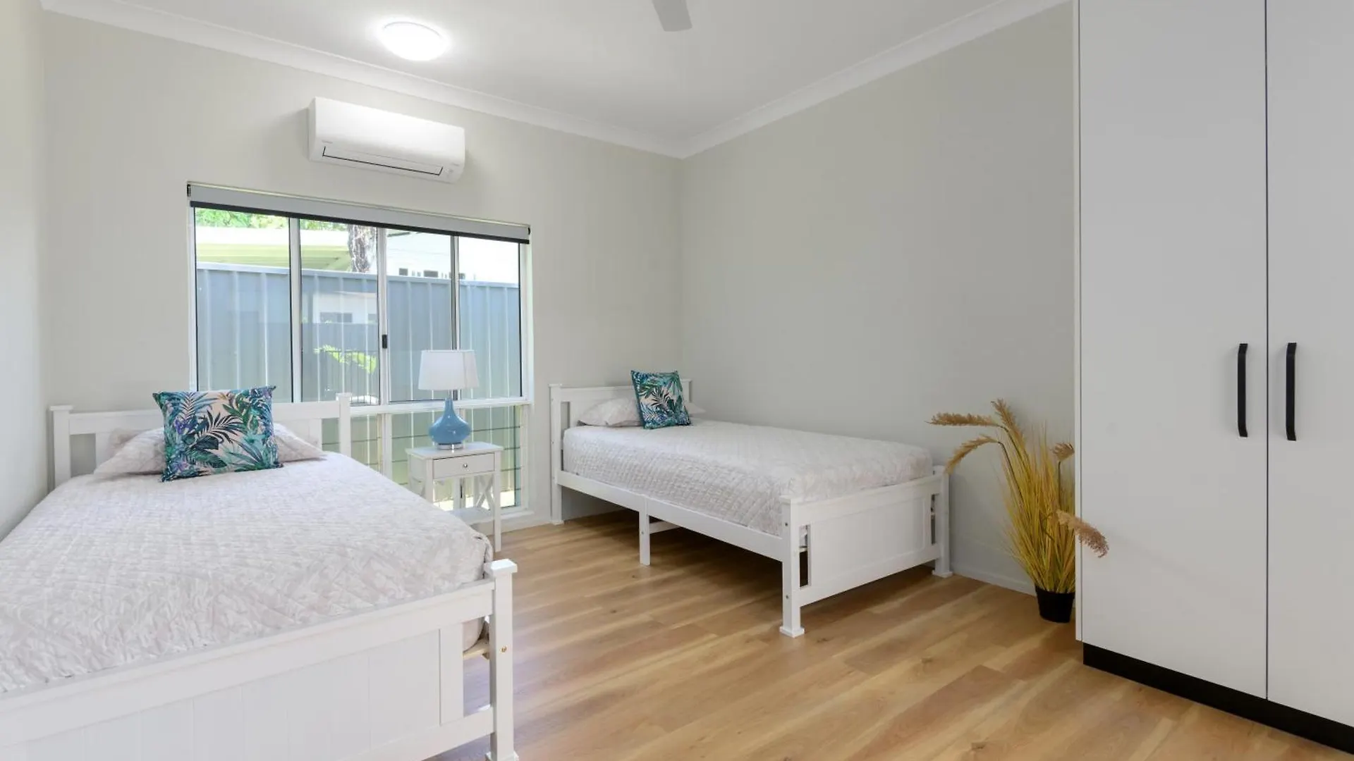 Absolute Beachfront Family Home - Cooya Newell Beach